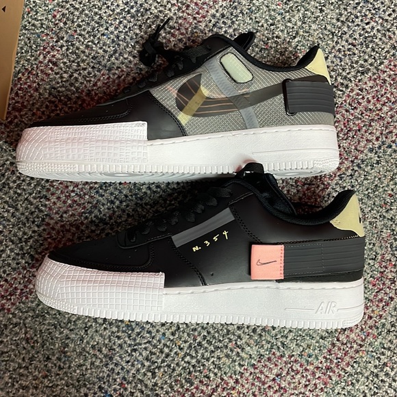 Nike - Picture 2 of 8